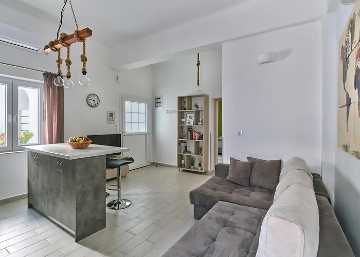 Colors In - House For 6 People In The Of Paros *