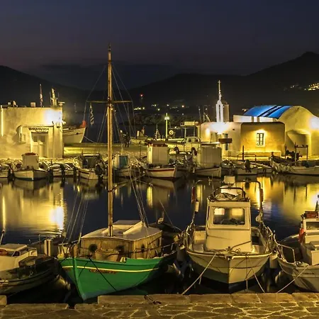 Colors In - House For 6 People In The Of Paros 纳乌萨