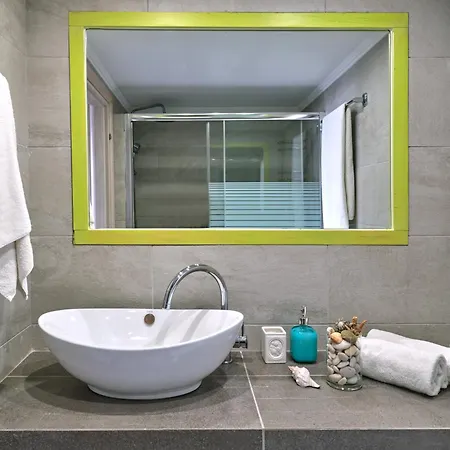 Colors In - House For 6 People In The Of Paros Dom wakacyjny Nausa