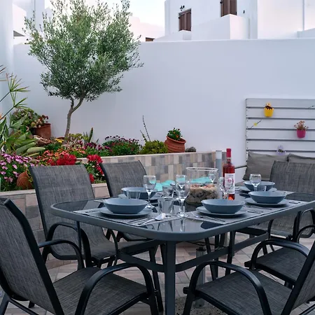 Colors In - House For 6 People In The Of Paros 度假居