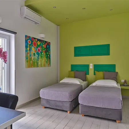 Colors In - House For 6 People In The Of Paros 纳乌萨