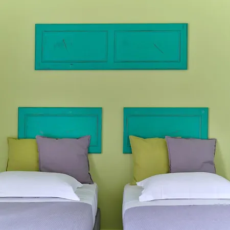 Colors In - House For 6 People In The Of Paros 纳乌萨