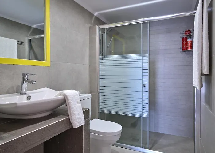 Colors In - House For 6 People In The Of Paros * Naousa